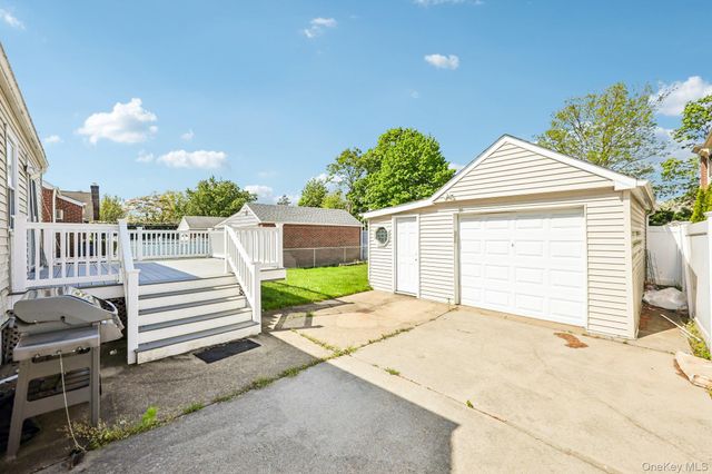 12 Scherer Boulevard, Franklin Square, NY 11010