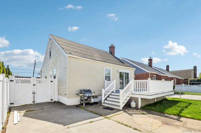 12 Scherer Boulevard, Franklin Square, NY 11010