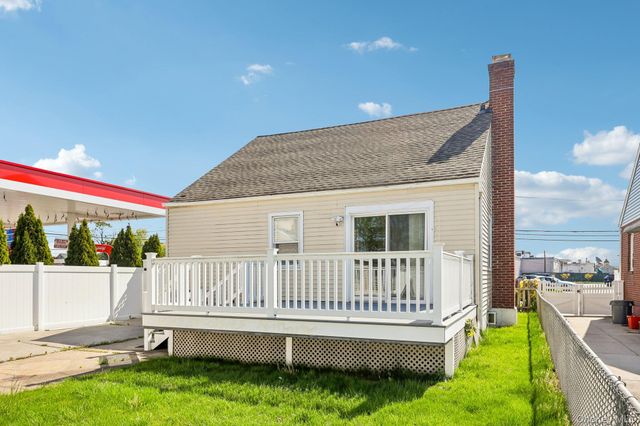 12 Scherer Boulevard, Franklin Square, NY 11010