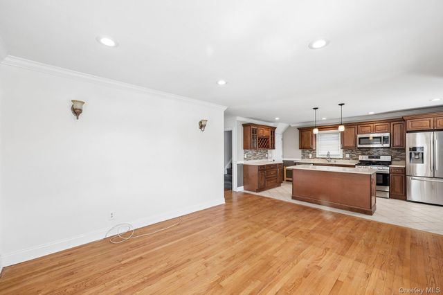 12 Scherer Boulevard, Franklin Square, NY 11010