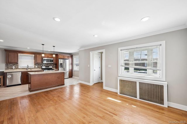 12 Scherer Boulevard, Franklin Square, NY 11010