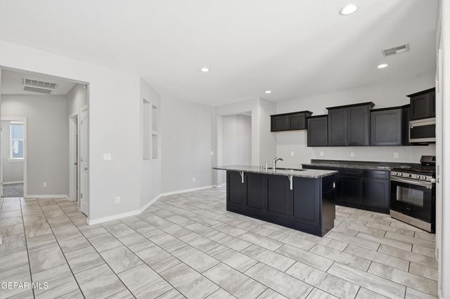 128 N MANZANITA Drive, El Paso, TX 79928