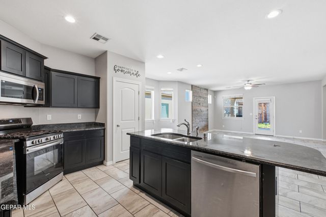 128 N MANZANITA Drive, El Paso, TX 79928