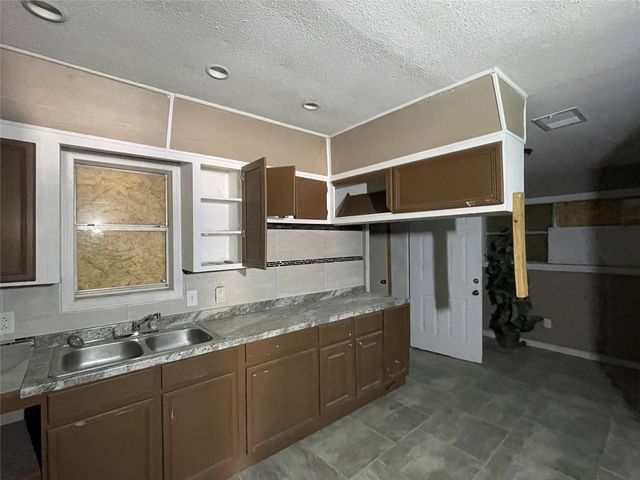 835 W Gulfway Drive, Port Arthur, TX 77640