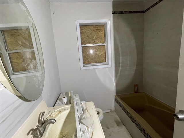 835 W Gulfway Drive, Port Arthur, TX 77640