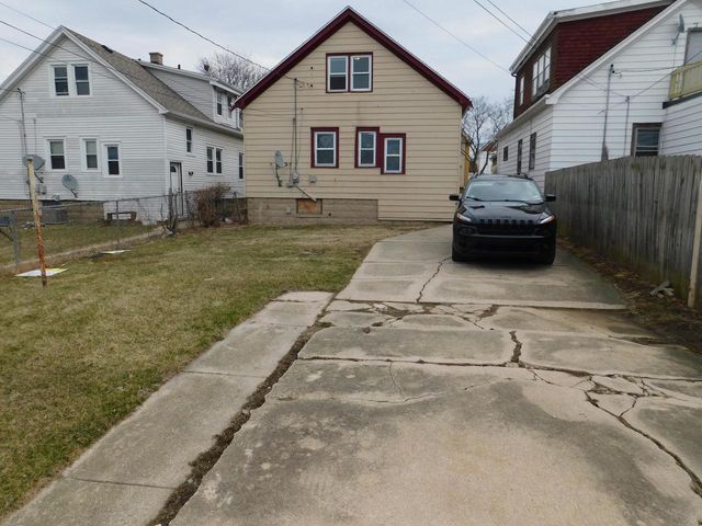 3925 N 14th STREET, Milwaukee, WI 53206