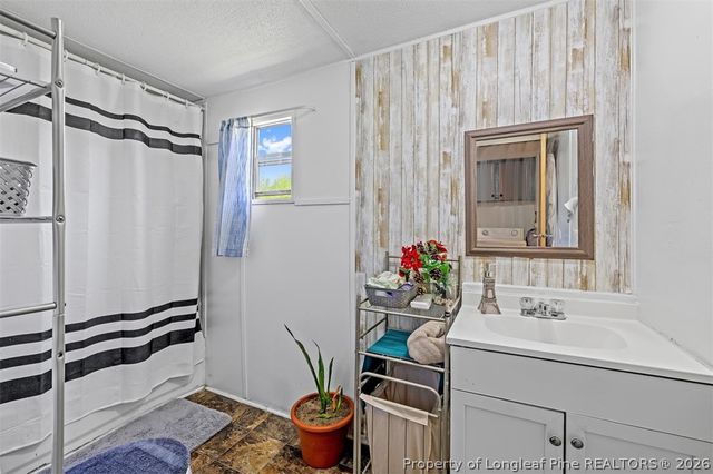 1322 Crenshaw Drive, St Pauls, NC 28384