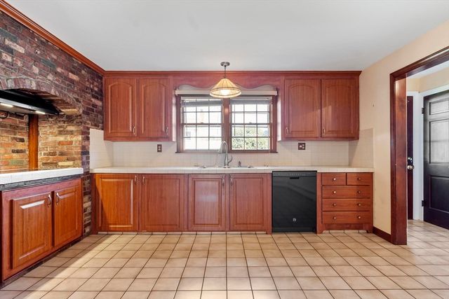 33 Kane Dr, Marlborough, MA 01752