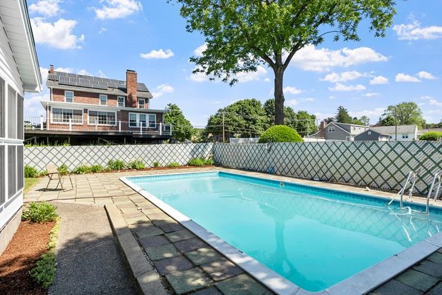 33 Kane Dr, Marlborough, MA 01752