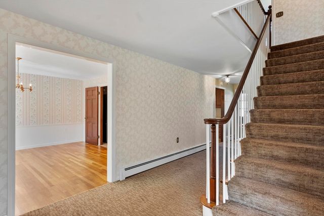 33 Kane Dr, Marlborough, MA 01752