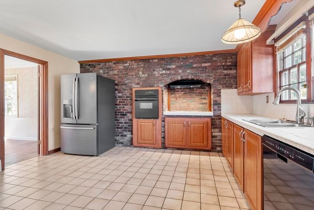 33 Kane Dr, Marlborough, MA 01752