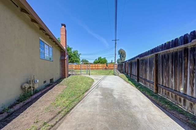 1907 Belcot Rd, Sacramento, CA 95825