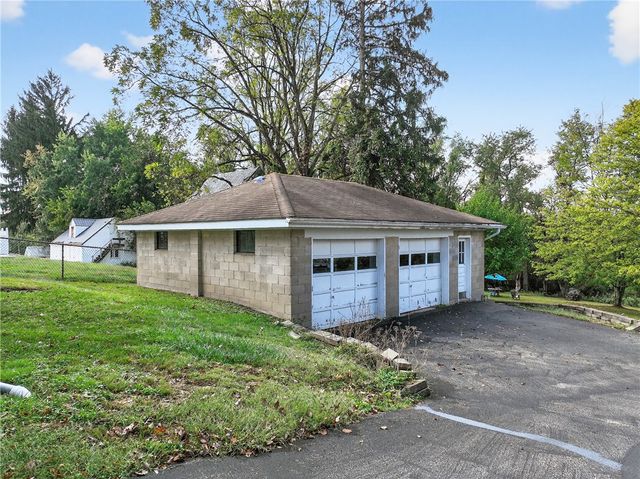 210 Grant St, North Huntingdon, PA 15642