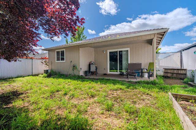 436 St Clair Way, Eagle Point, OR 97524