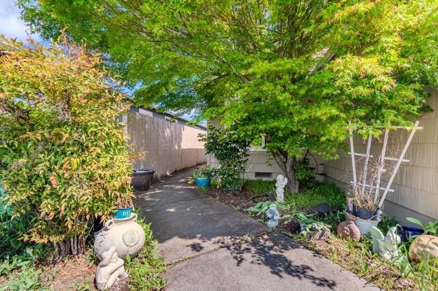 436 St Clair Way, Eagle Point, OR 97524