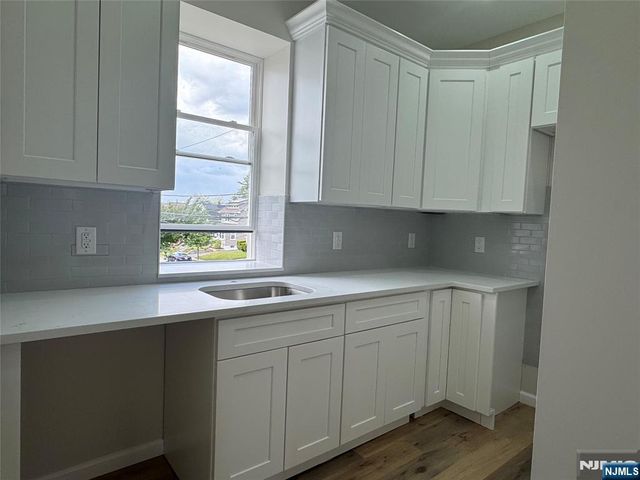 49 Summit Avenue 2, Lyndhurst, NJ 07071
