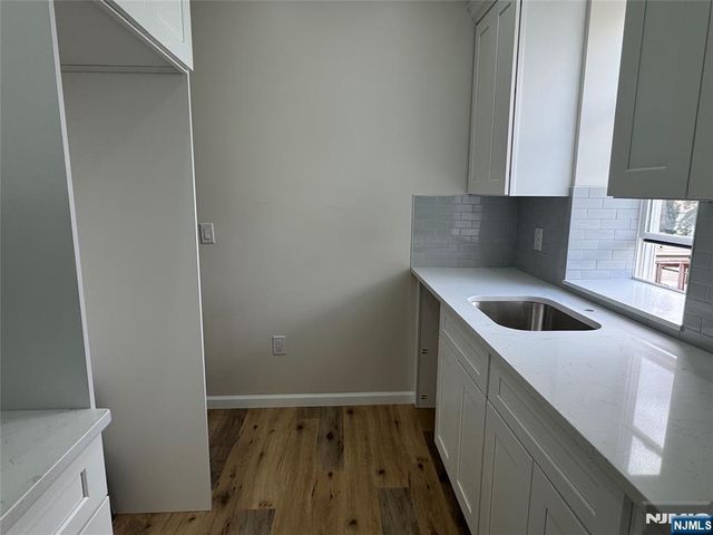 49 Summit Avenue 2, Lyndhurst, NJ 07071