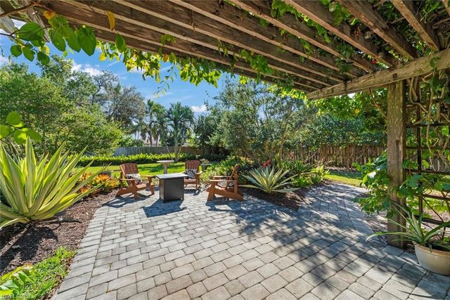 3325 AVOCADO DR, Fort Myers, FL 33901