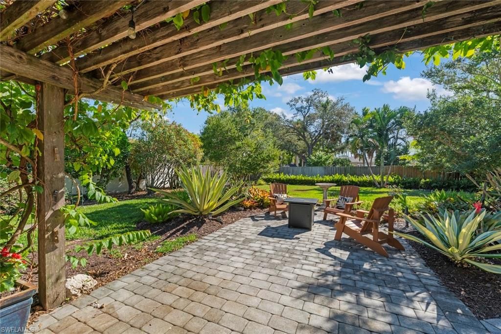 3325 AVOCADO DR, Fort Myers, FL 33901