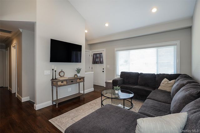 1057 Thompson Drive, Bay Shore, NY 11706