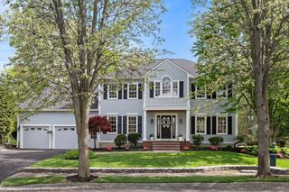11 Rose Farm Ln, Woburn, MA 01801