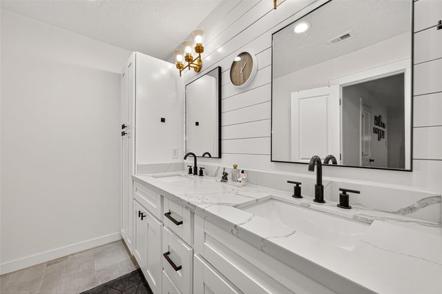 1630 Fall Valley Drive, Houston, TX 77077