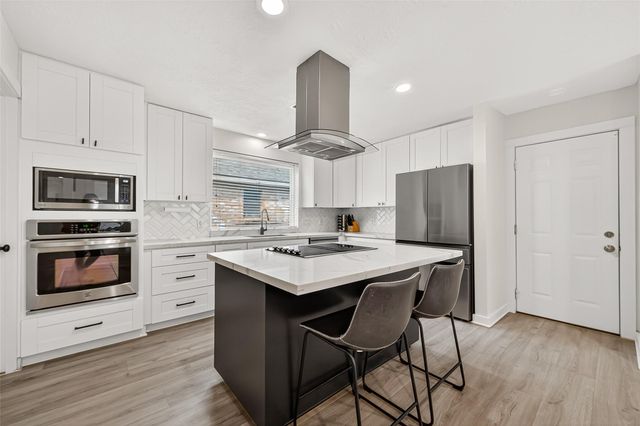 1630 Fall Valley Drive, Houston, TX 77077