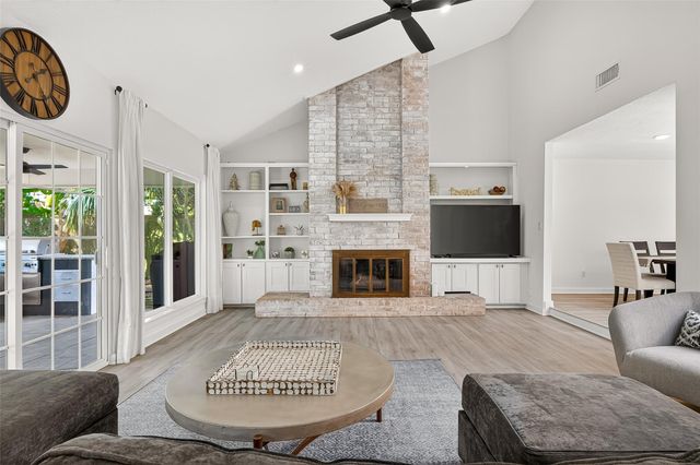 1630 Fall Valley Drive, Houston, TX 77077