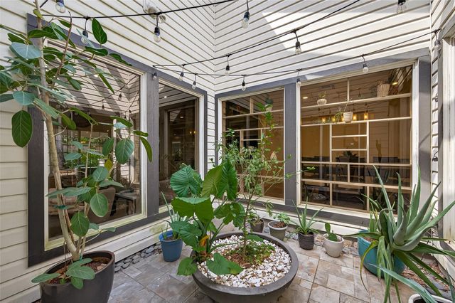 1630 Fall Valley Drive, Houston, TX 77077