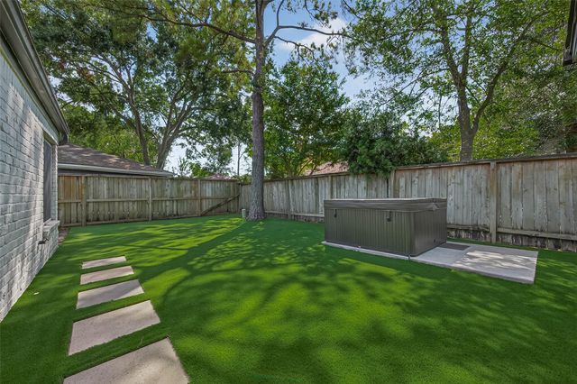 1630 Fall Valley Drive, Houston, TX 77077