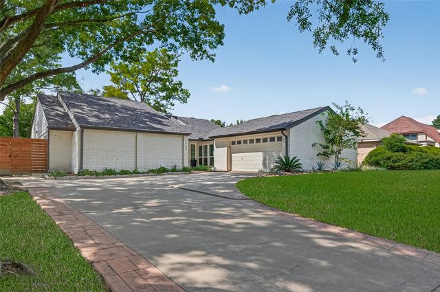 1630 Fall Valley Drive, Houston, TX 77077