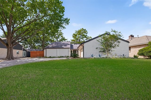 1630 Fall Valley Drive, Houston, TX 77077
