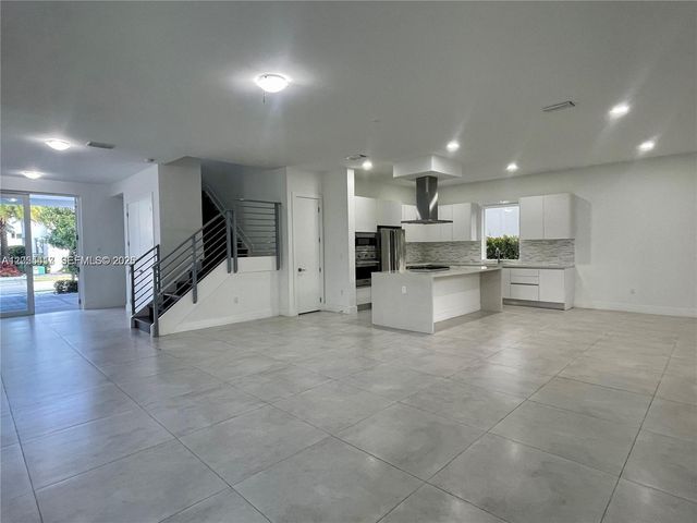 10250 NW 74th Terrace 0, Doral, FL 33178