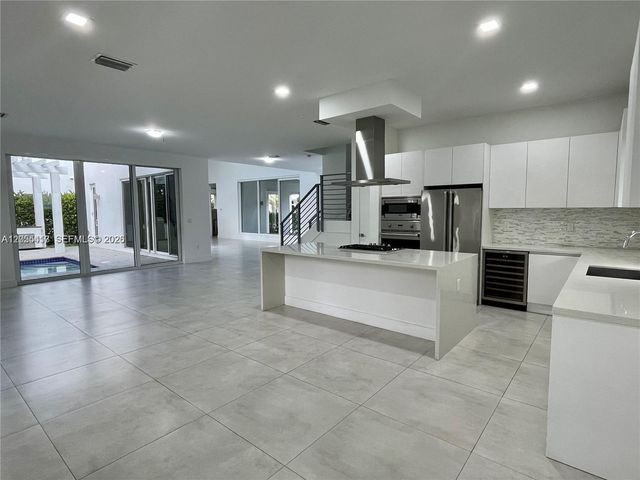 10250 NW 74th Terrace 0, Doral, FL 33178