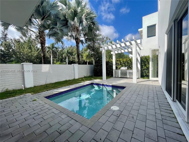 10250 NW 74th Terrace 0, Doral, FL 33178