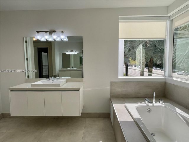 10250 NW 74th Terrace 0, Doral, FL 33178