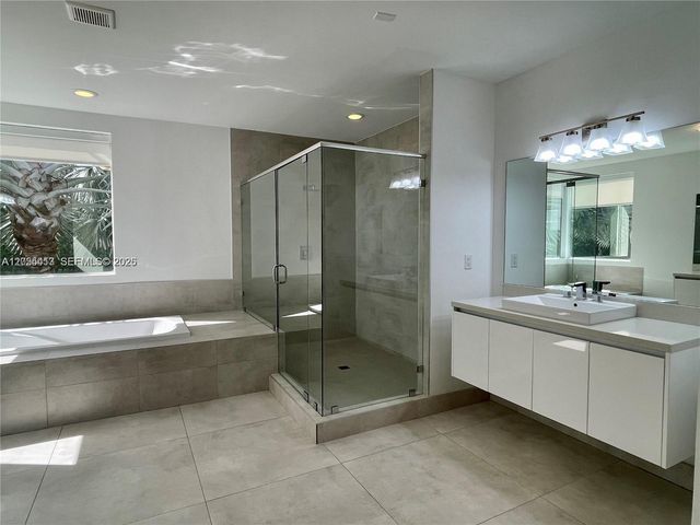 10250 NW 74th Terrace 0, Doral, FL 33178