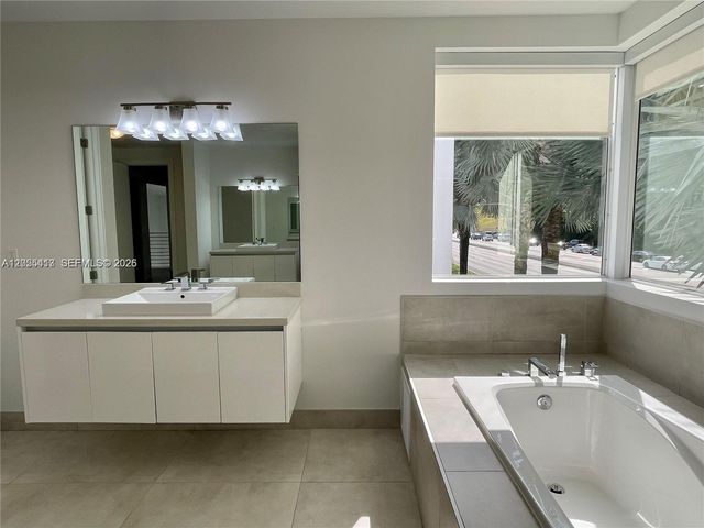 10250 NW 74th Terrace 0, Doral, FL 33178