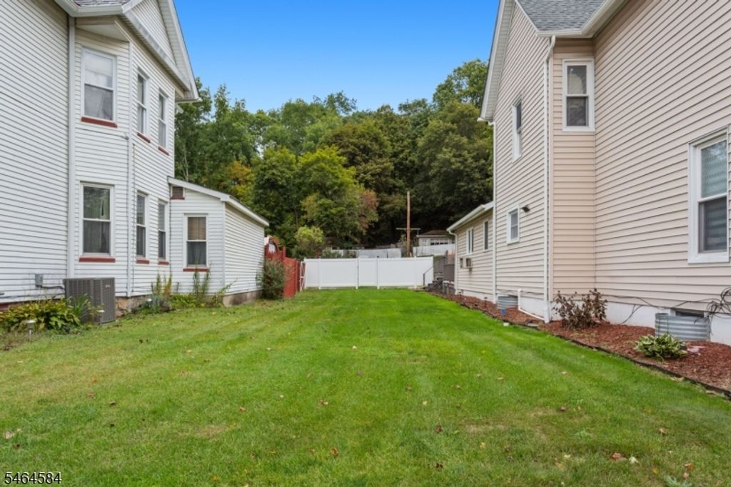 39 Clinton St, Newton Town, NJ 07860 — photo 2