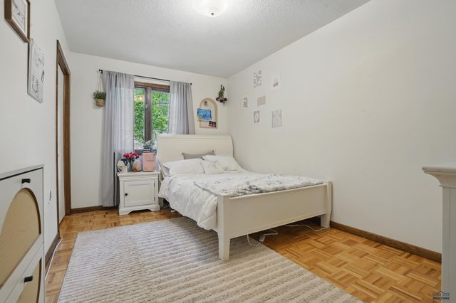 2105 PENDAR LN, Rapid City, SD 57701