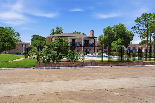 8321 Nairn Street, Houston, TX 77074