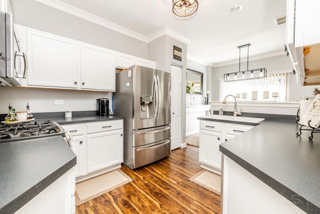 645 W Jonathan Drive, Round Lake, IL 60073