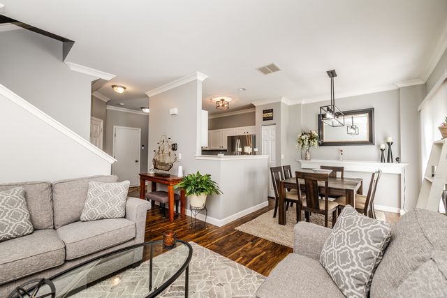 645 W Jonathan Drive, Round Lake, IL 60073