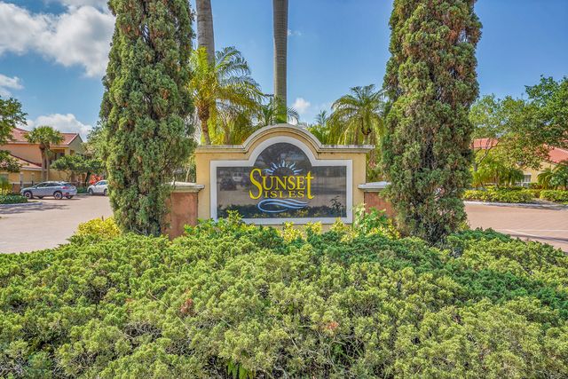 10300 Fox Trail Road S, Royal Palm Beach, FL 33411