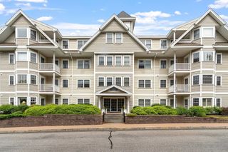 4 Sterling Hill Ln Apt 424, Exeter, NH 03833