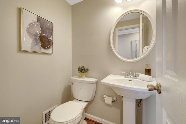 2015 FREEDOM LN, Falls Church, VA 22043