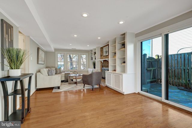 2015 FREEDOM LN, Falls Church, VA 22043