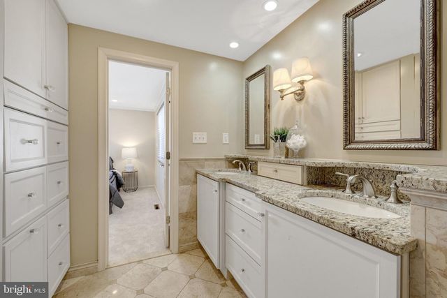 2015 FREEDOM LN, Falls Church, VA 22043