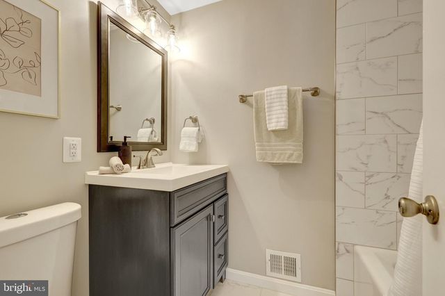 2015 FREEDOM LN, Falls Church, VA 22043