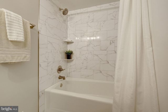 2015 FREEDOM LN, Falls Church, VA 22043